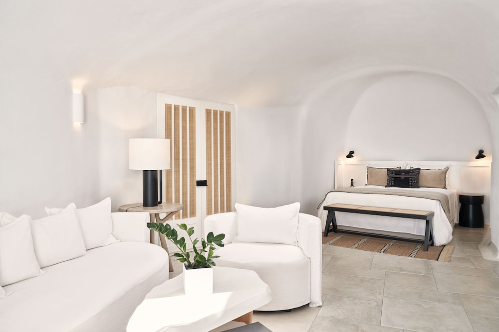 Charisma Suites 43/62