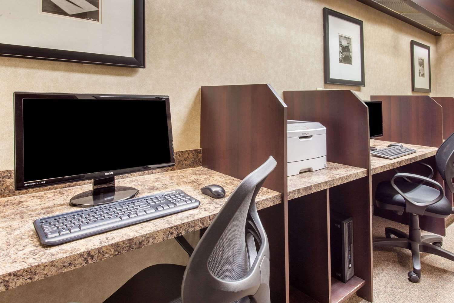 Ramada By Wyndham Camrose 7/11