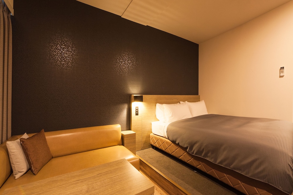 2 ROOMS, DELUXE, KING BED, NORTH WING