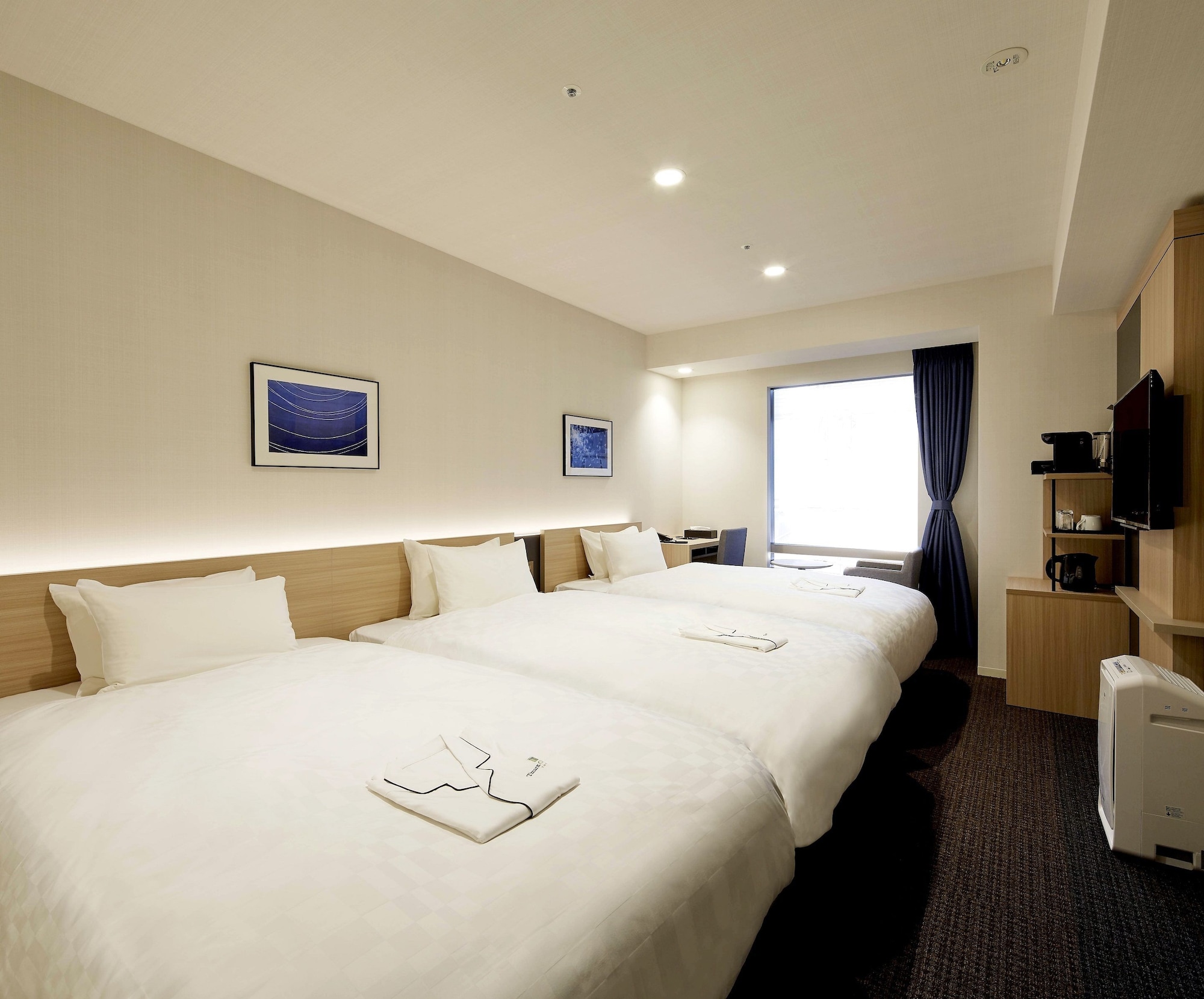 ROOM, TRIPLE