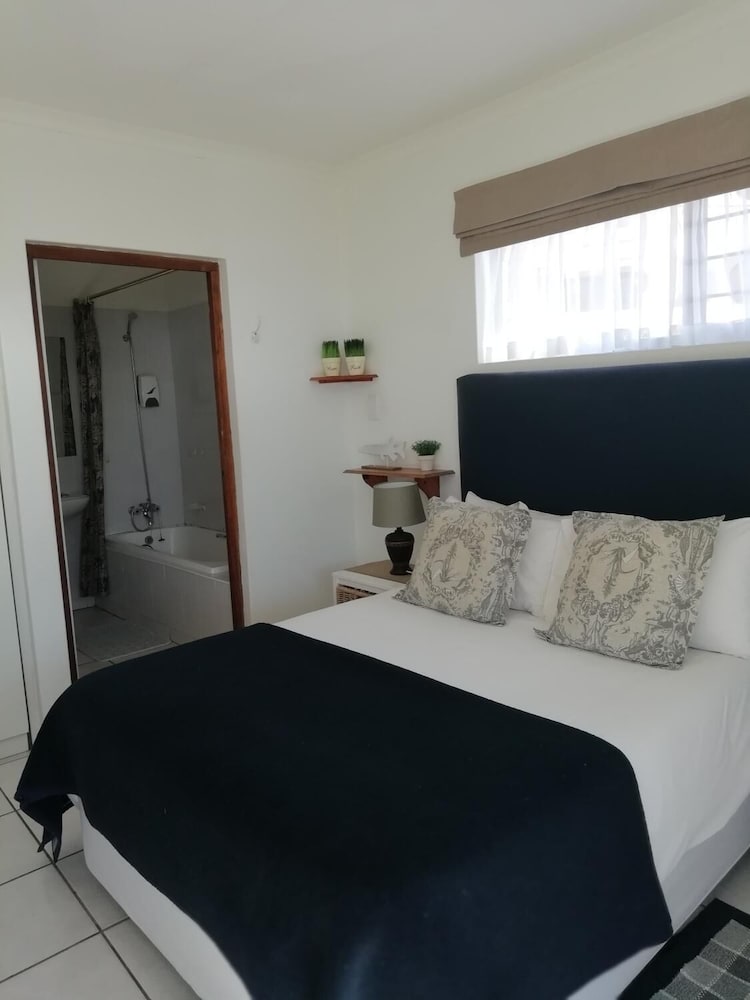 Beachfront Cabanas 10/34