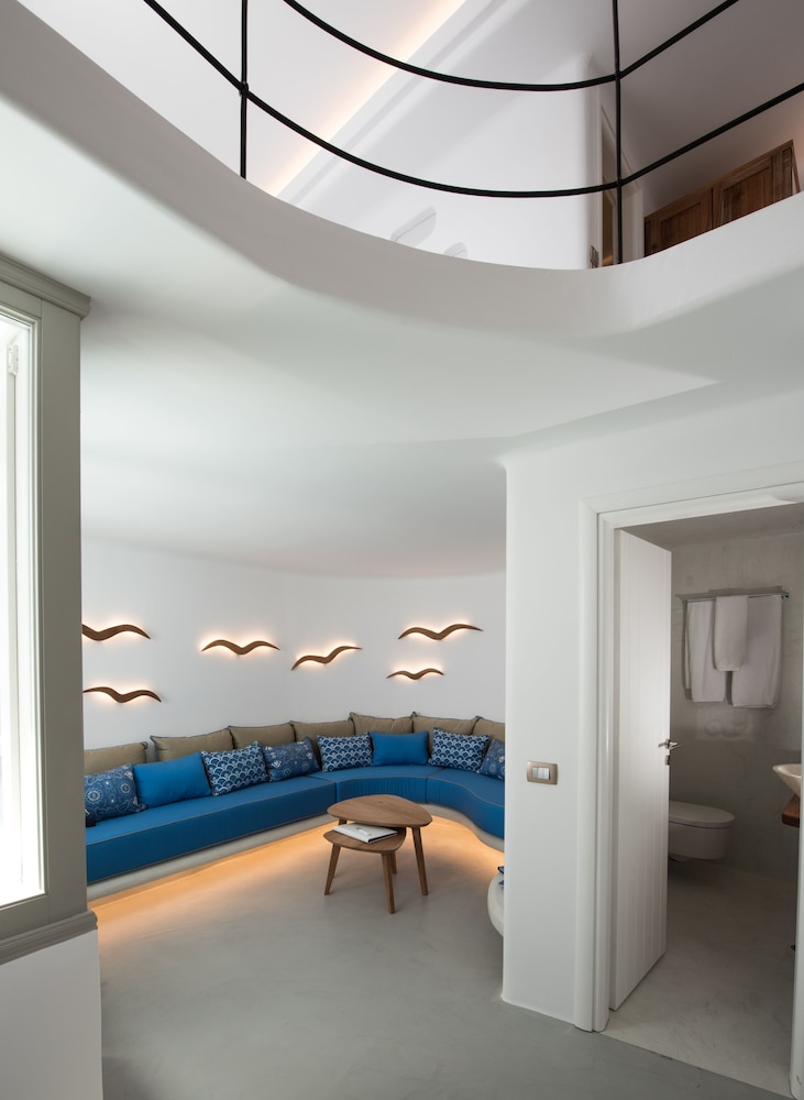 Allure Breeze Suites 32/79