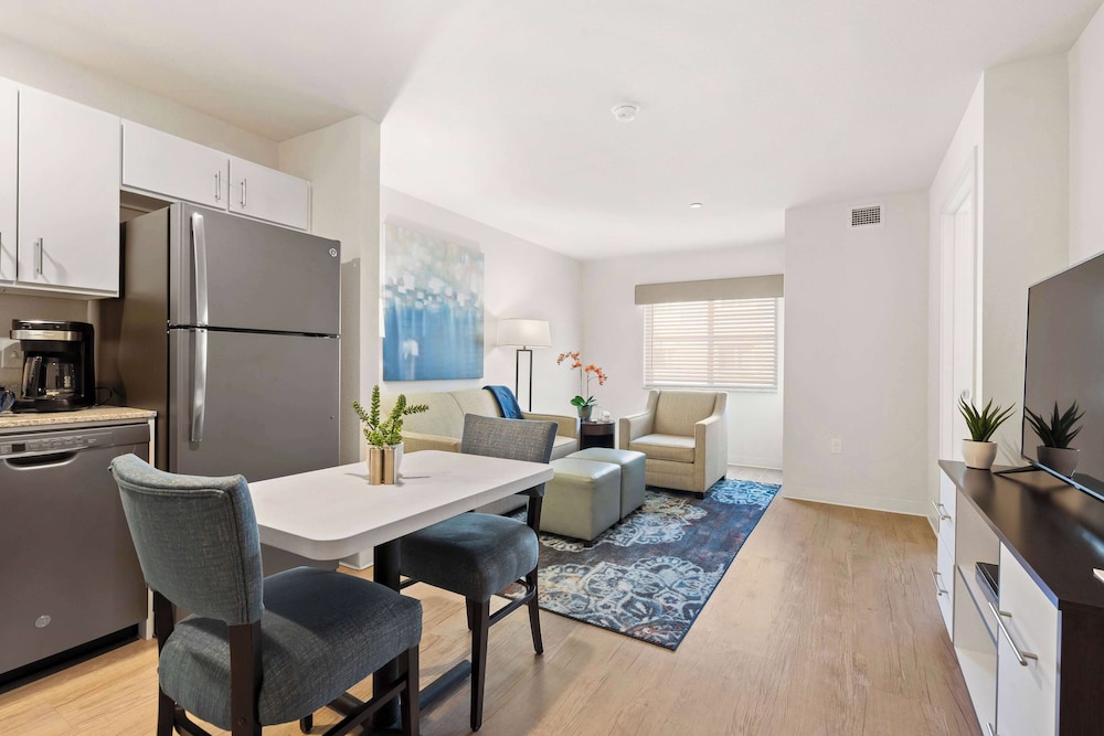 WaterWalk Extended Stay by Wyndham Kansas City - Overland Pk 35/61