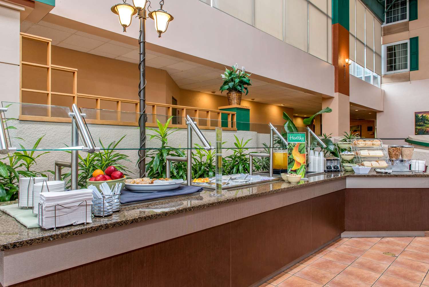 Quality Hotel Conference Center Cincinnati Blue Ash 5/45