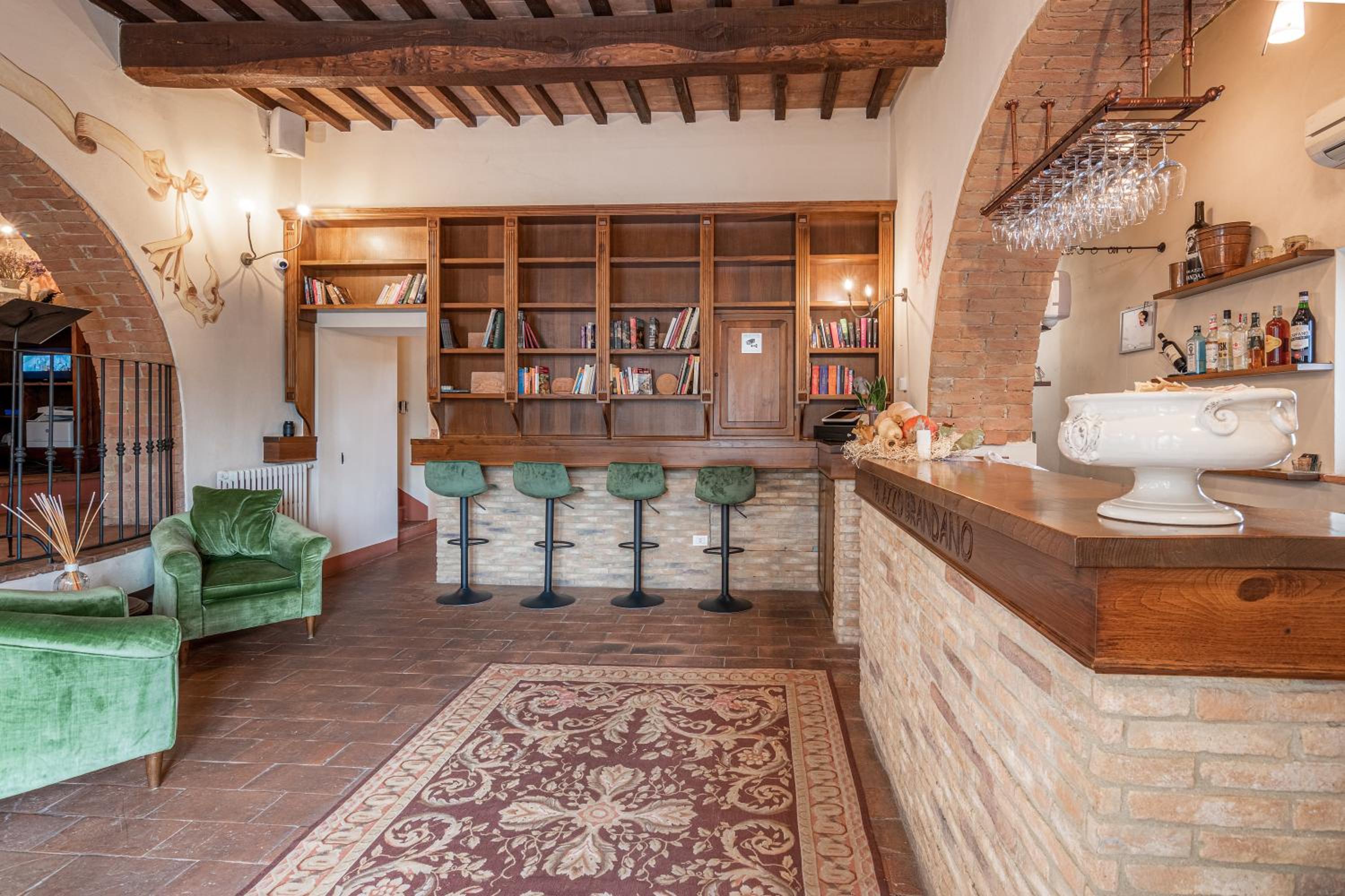 Palazzo Brandano Hotel 4/24