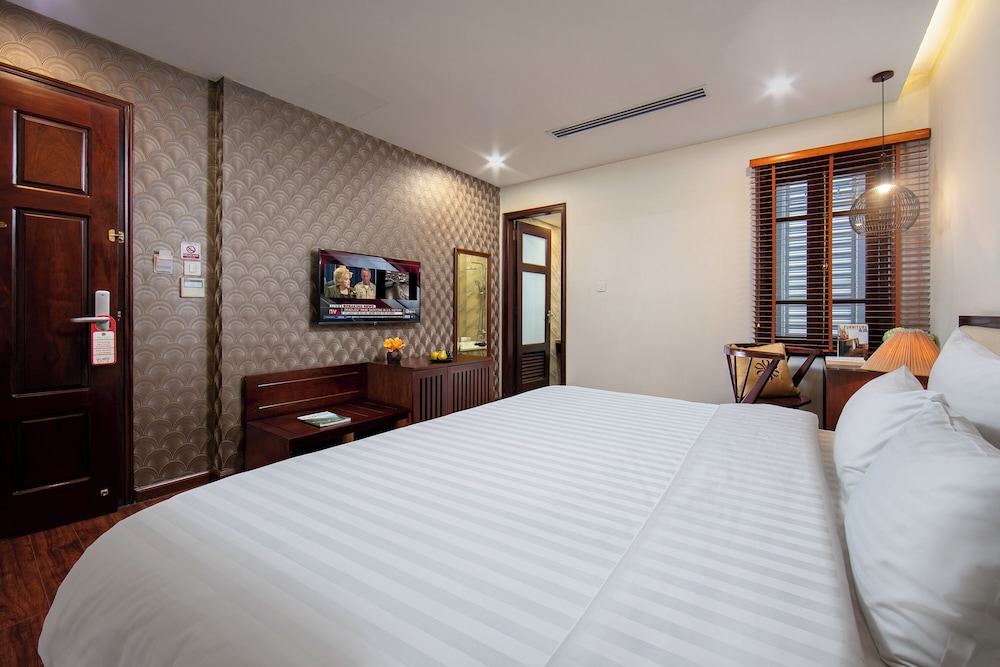 EXECUTIVE, DOUBLE OR TWIN BED