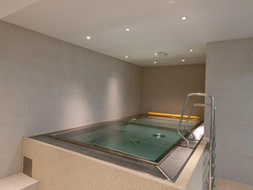 Hotel 99 33/61