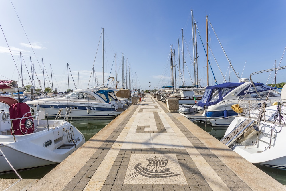 Porto Romano The Marina Resort 36/48
