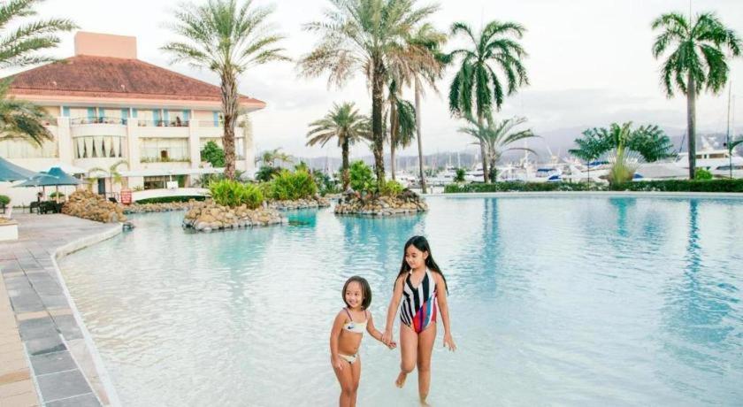 Subic Bay Yacht Club 43/49