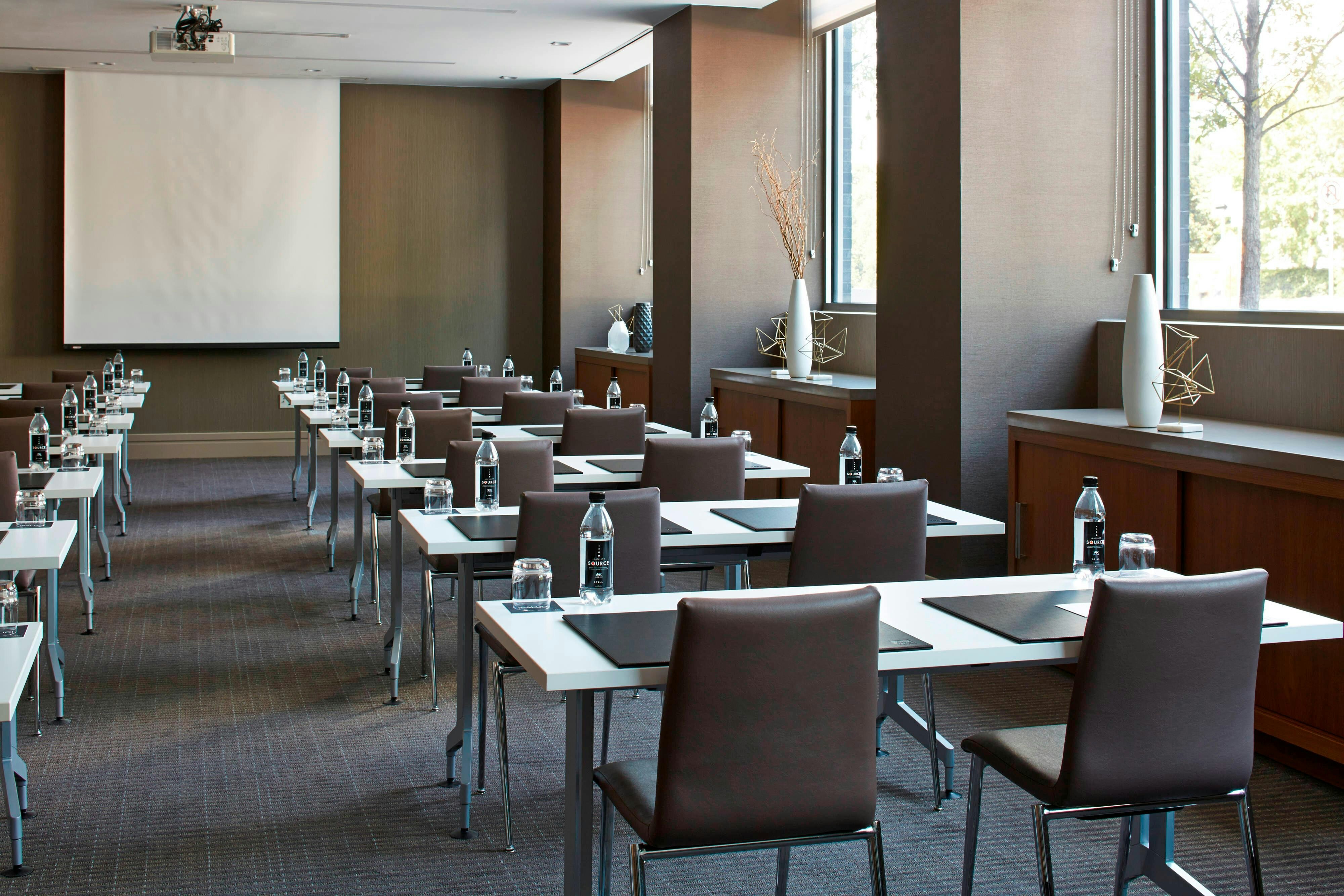 AC Hotel Atlanta Buckhead at Phipps Plaza 23/25