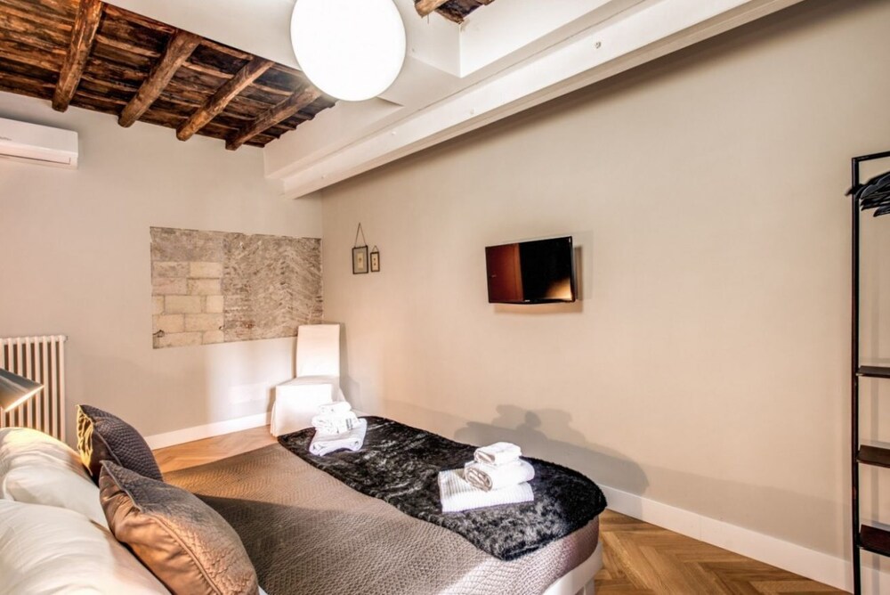 Trevi Fountain Superior 3 bdr apartment 14/49