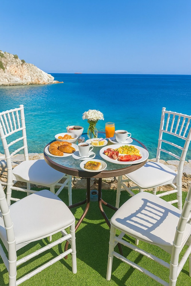 Lalloudes Seaside Accommodation 35/50