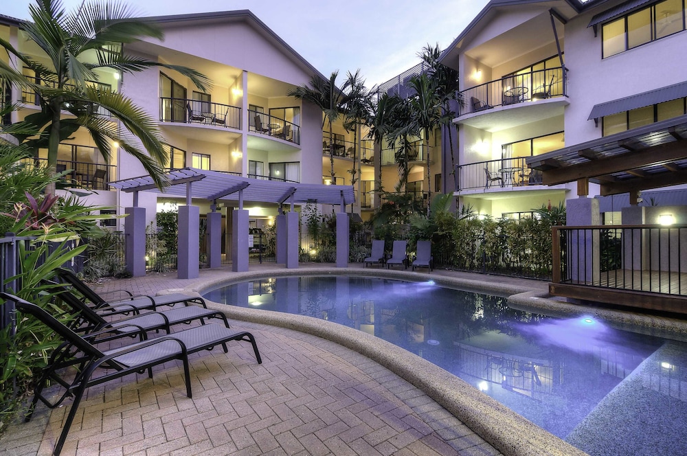 Bay Villas Resort 50/52