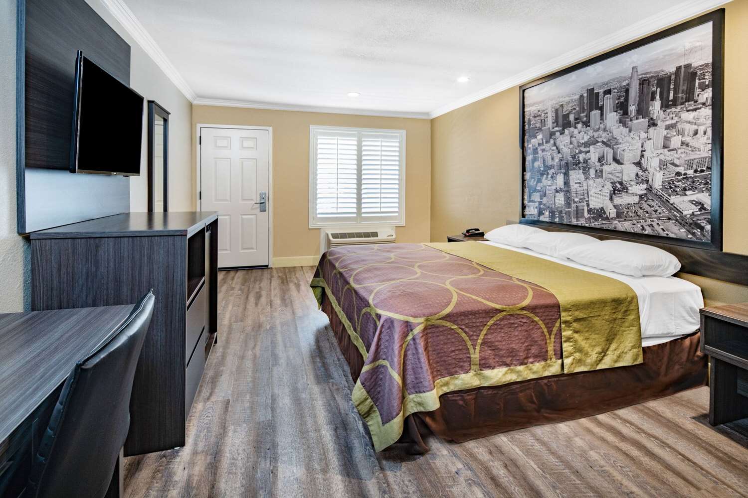 Super 8 By Wyndham North Hollywood 5/29