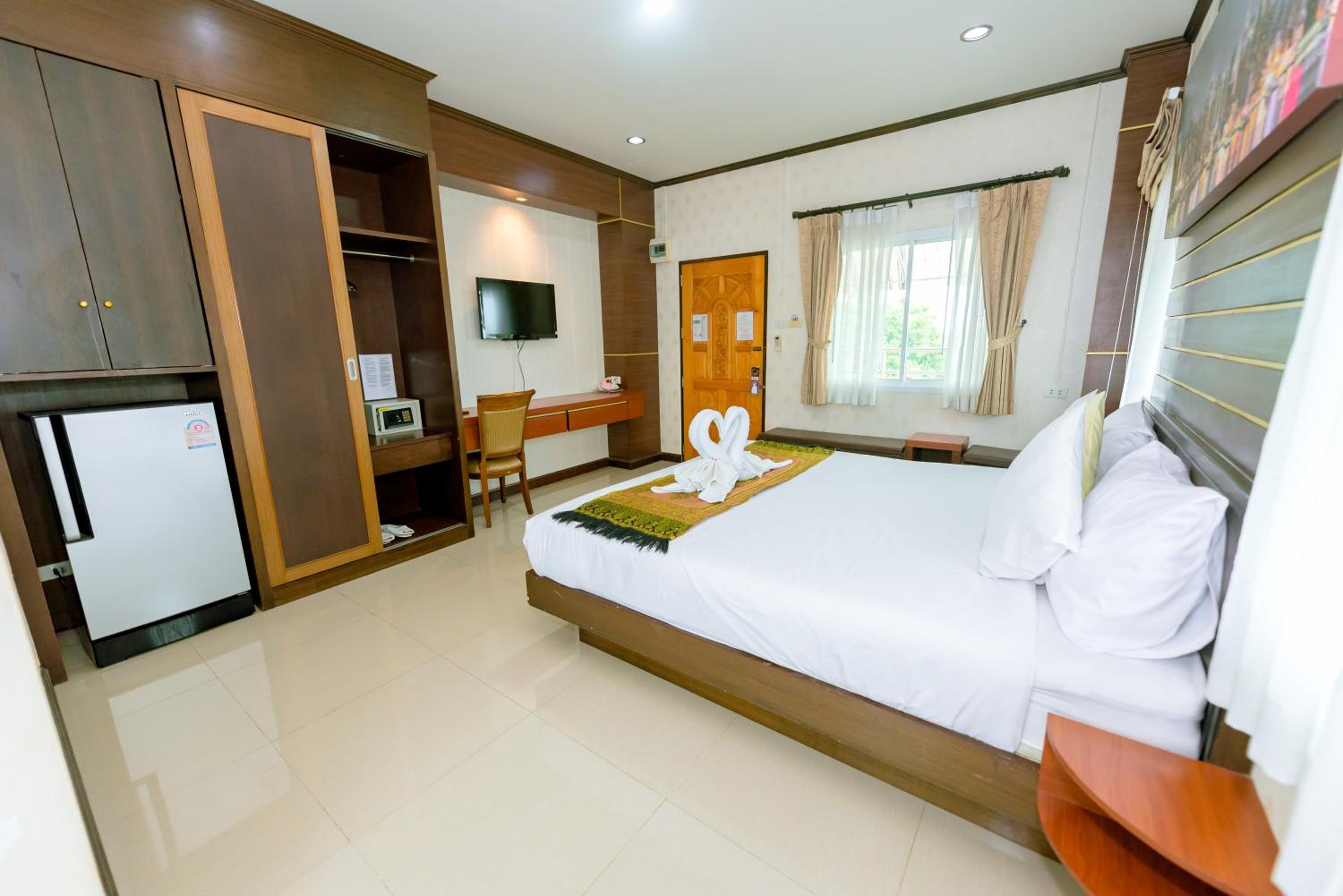 BANDER HOTEL 8/50