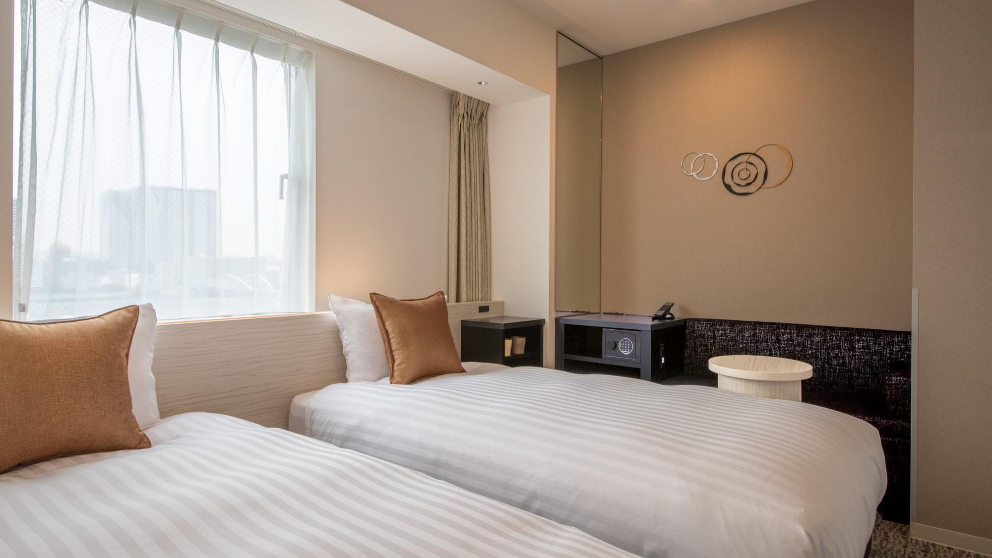 ROOM, TWIN BEDS