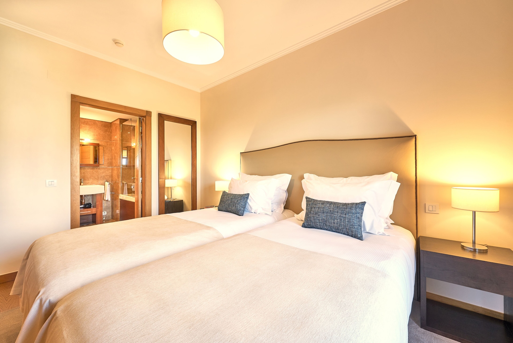 2 BEDROOMS, APARTMENT, POOL VIEW