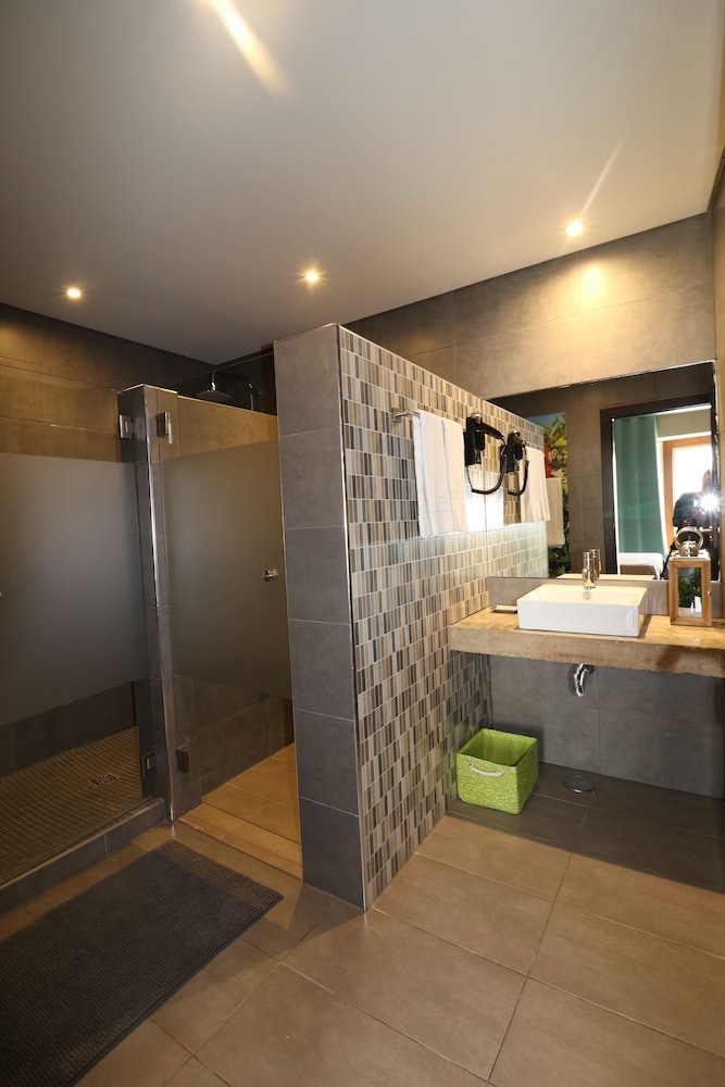 Lost & Found Hostel & Suites 35/35