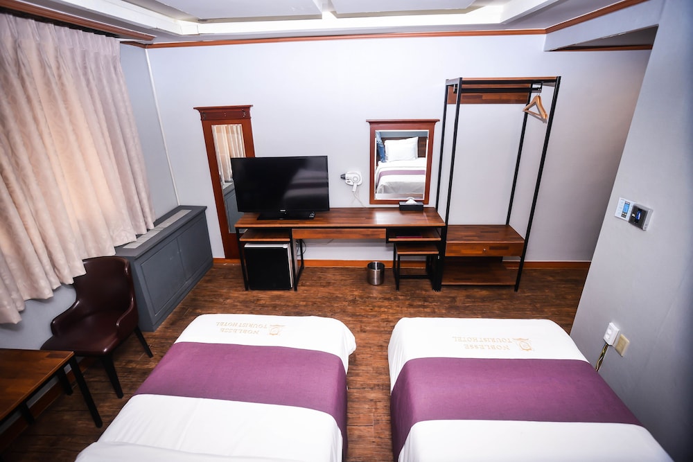 Noblesse Hotel 19/50