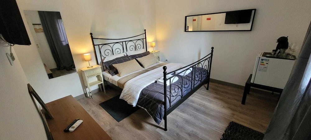 F3 Hostels 4/50