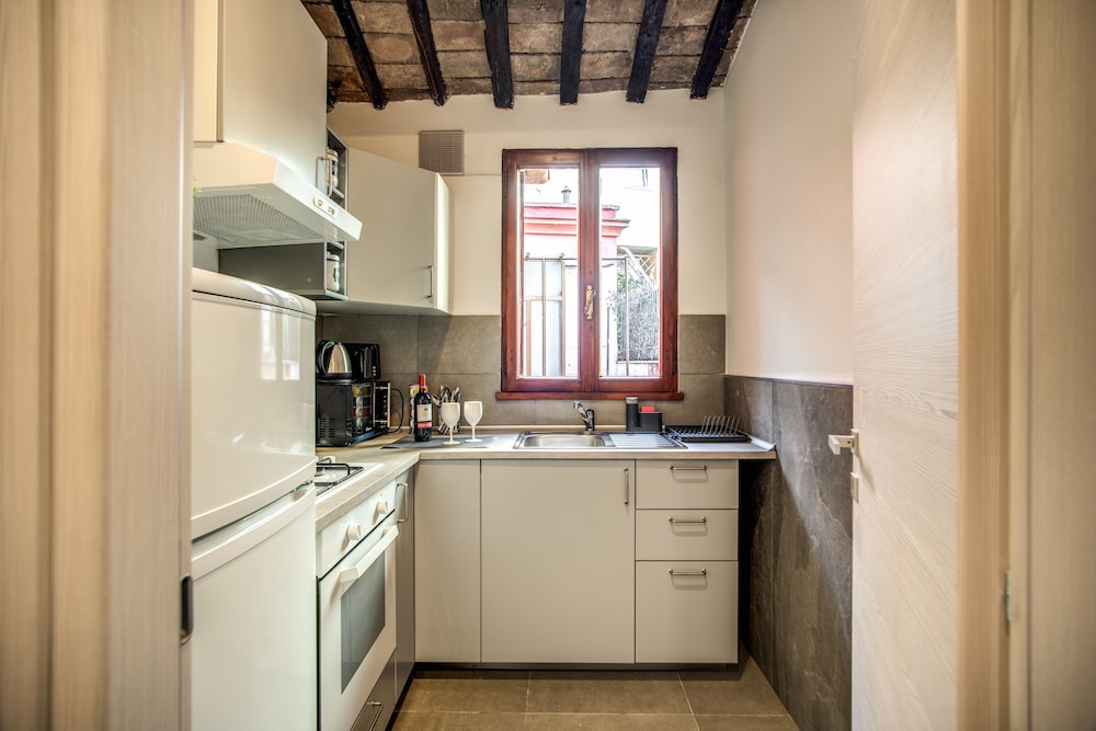 Tritone Top House 9/83