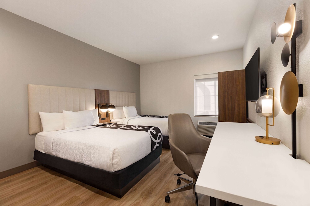 La Quinta Inn And Suites By Wyndham Port Arthur 12/50