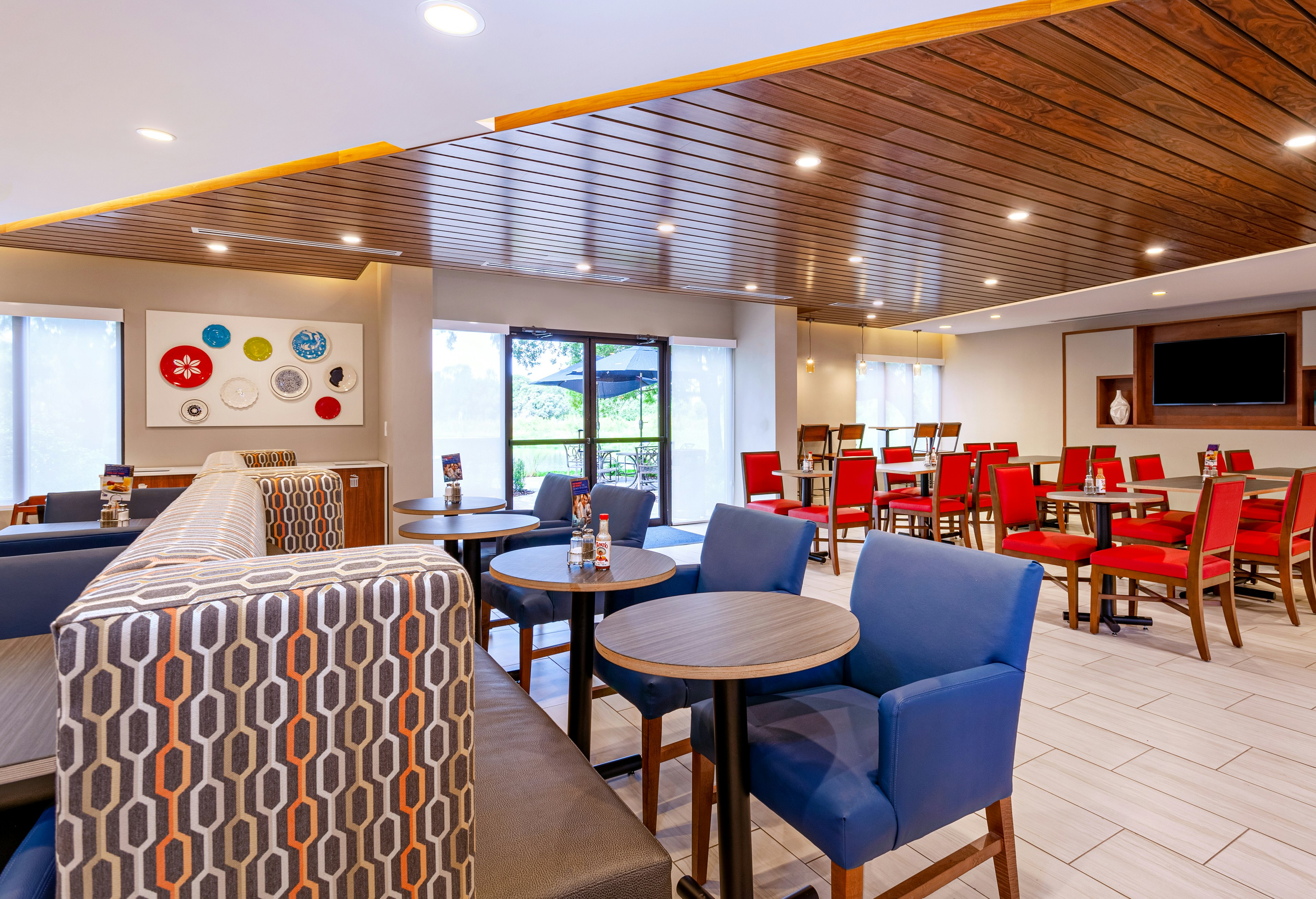 Holiday Inn Express Tampa-Brandon 36/52