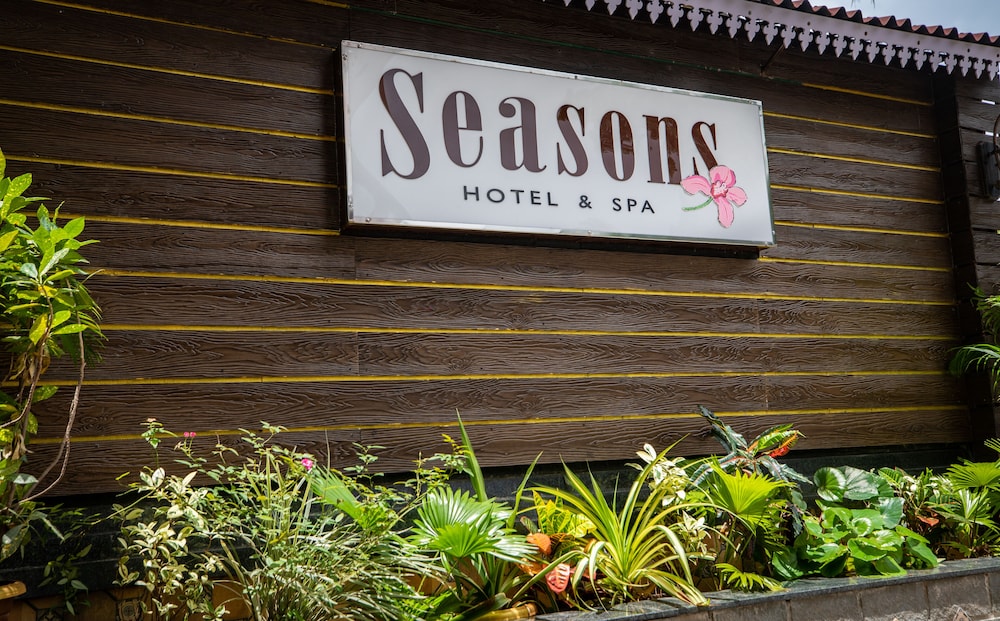 Seasons Hotels & Resorts 28/50