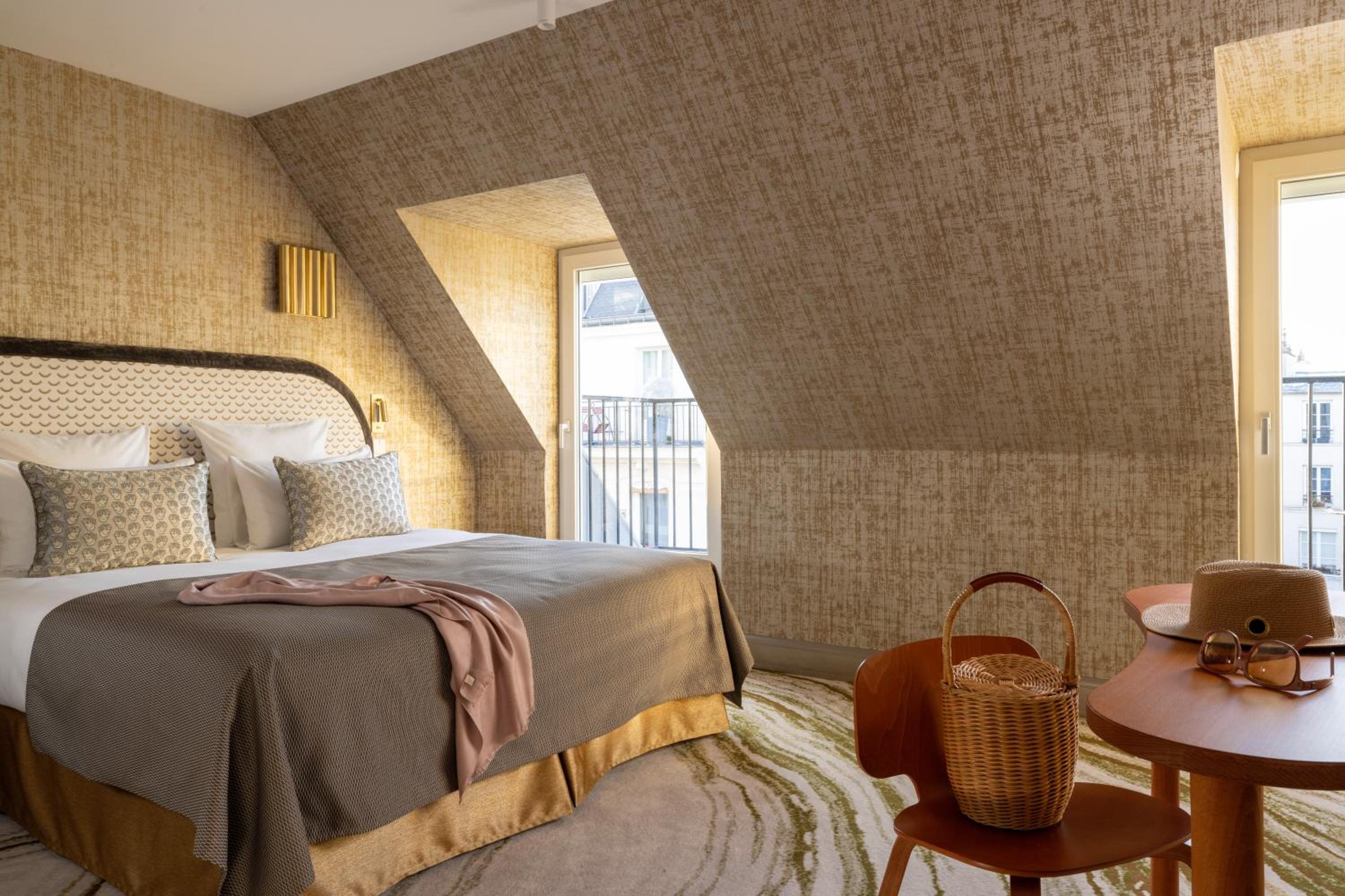 JUNIOR SUITE, DOUBLE OR TWIN BED