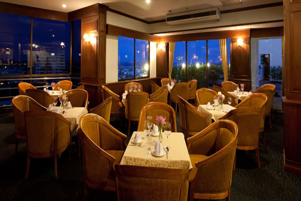 Ploy Palace Hotel 33/38