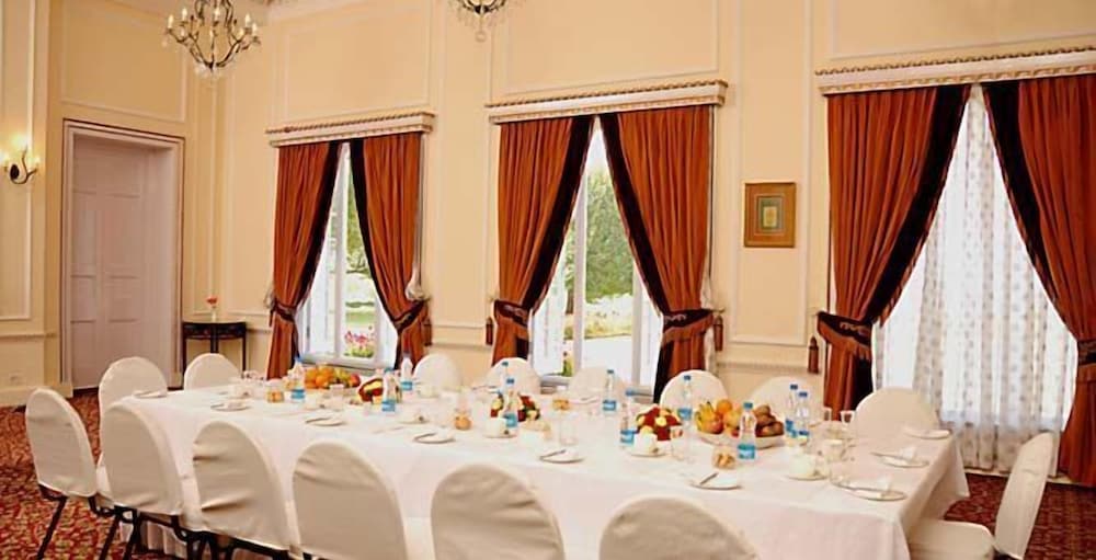The Lalit Grand Palace 58/68