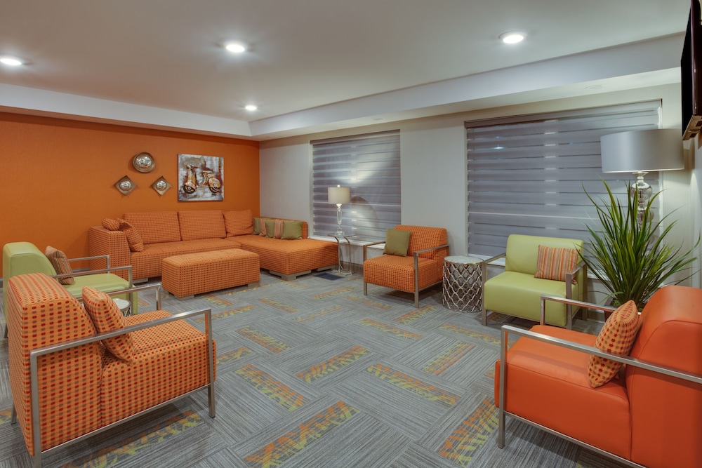 Holiday Inn Express Suites Fredericton 46/76