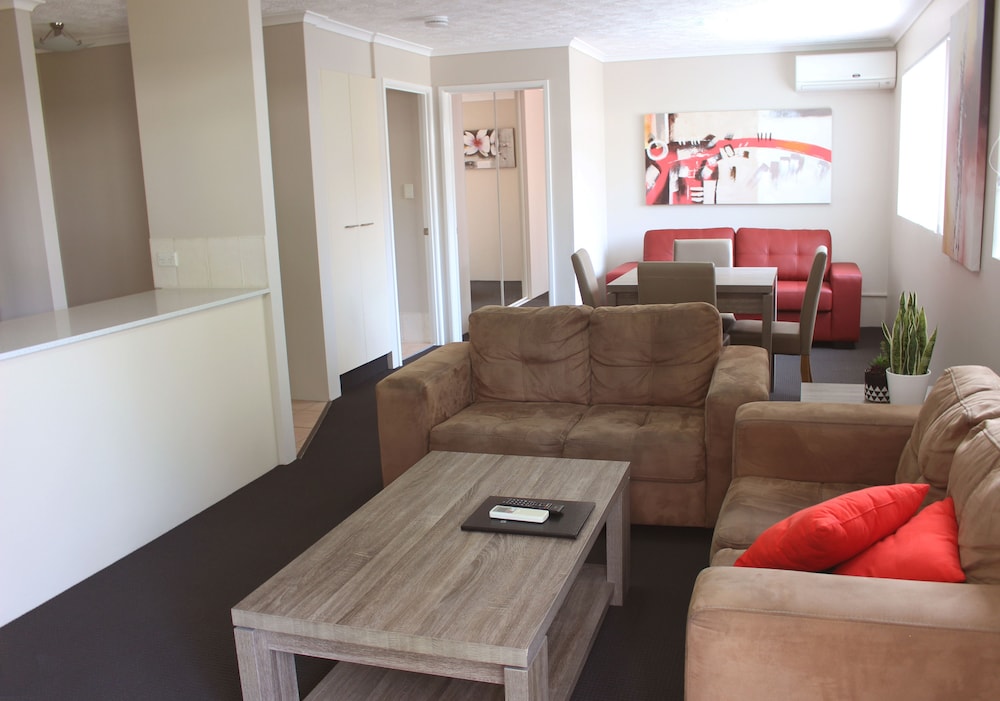 SURFERS RIVERSIDE APARTMENTS 20/43