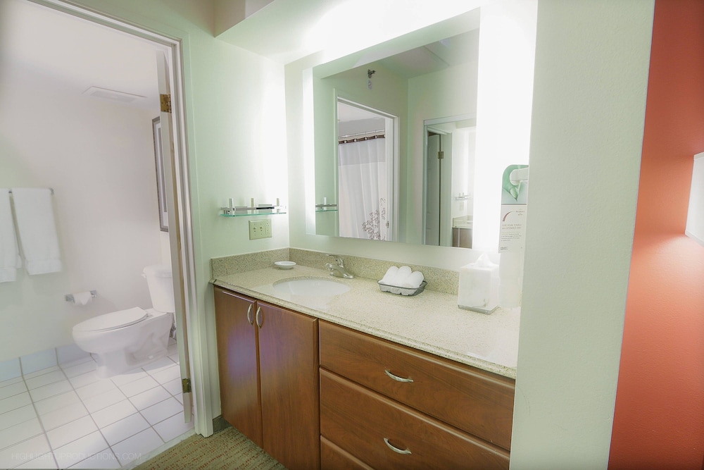 جناح بسرير كوين بغرفة نوم واحدة مع أريكة، Residence Inn by Marriott Fort Worth Alliance Airport 3/6