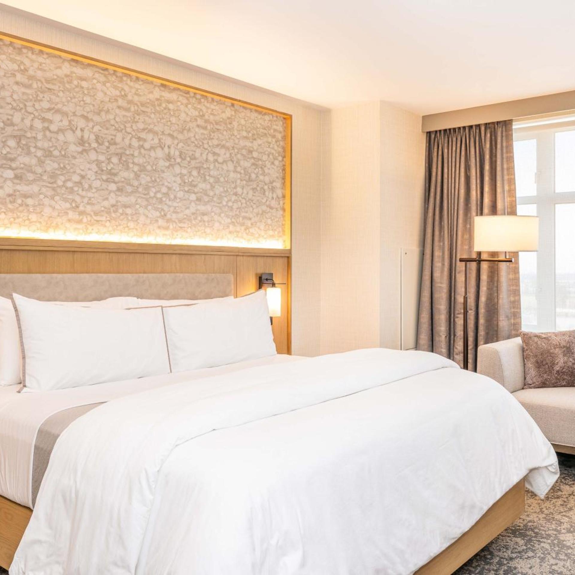 Room, King Bed, Club Floor, High Floor
