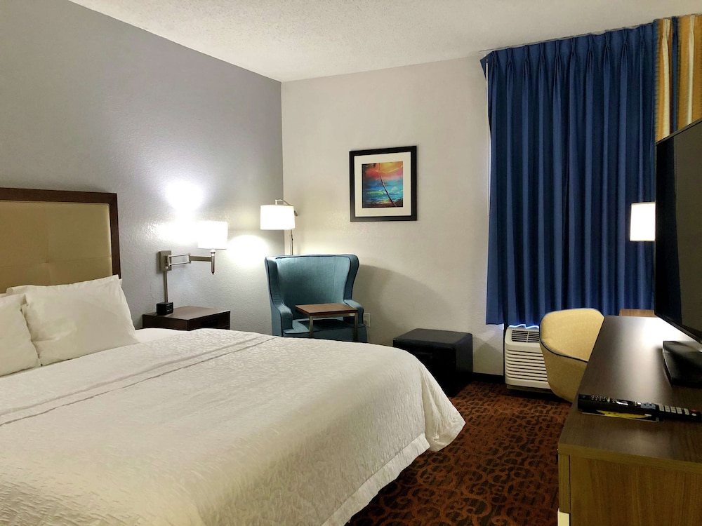 Hampton Inn Spring Hill 8/43