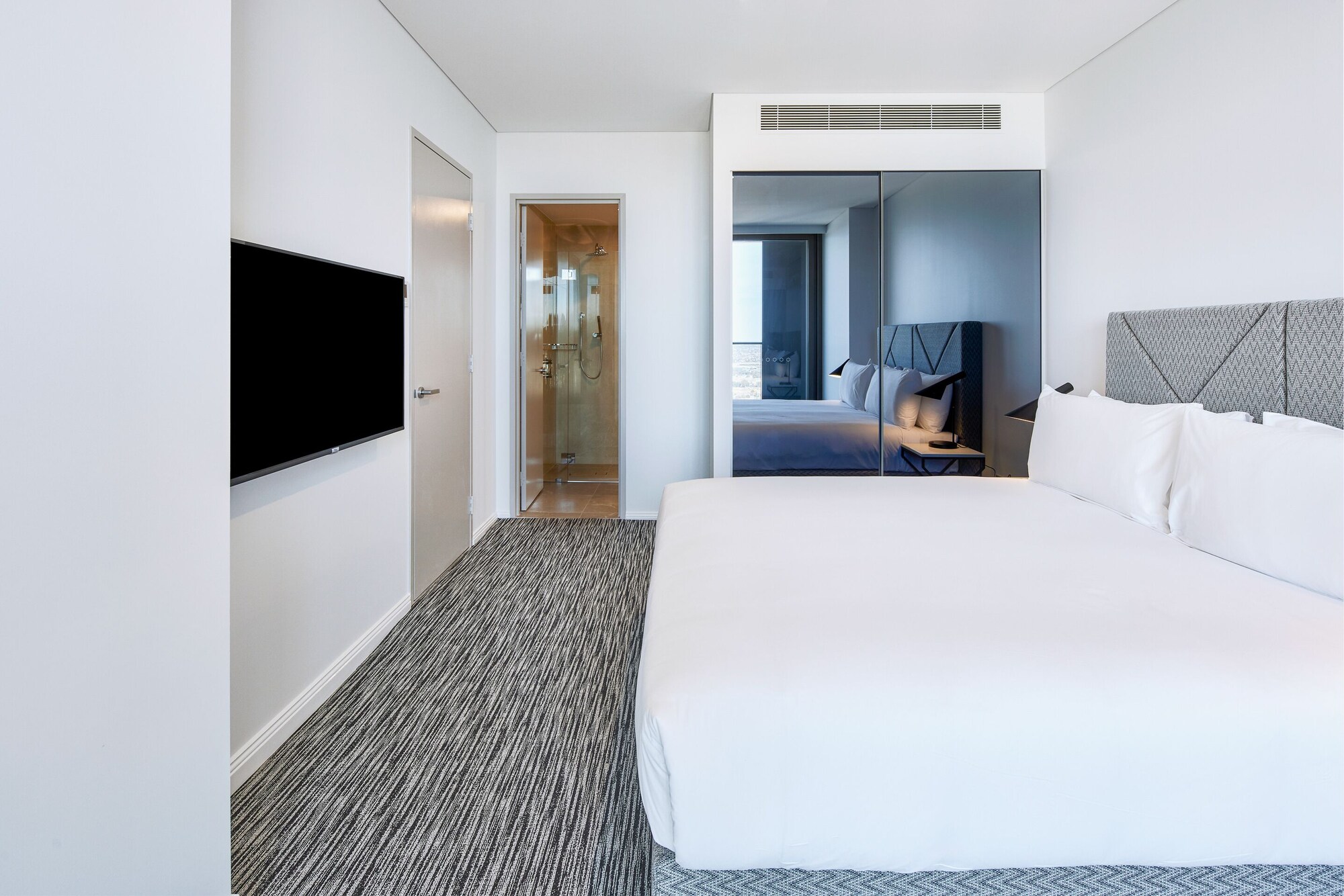 2 Bedrooms, Mini, Suite, 1 King and 1 Single Beds