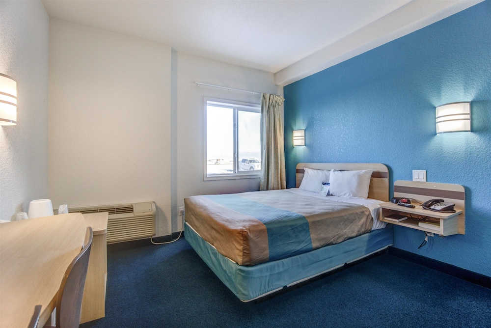 Motel6 Grande Prairie, AB 37/65