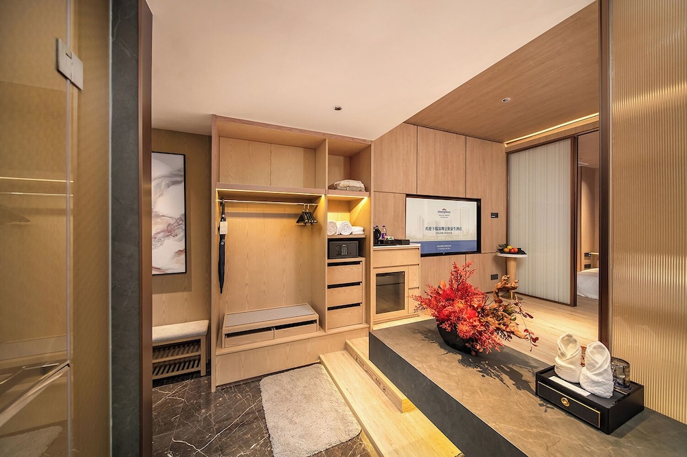 Howard Johnson Royal Hotel Shenzhen 26/32