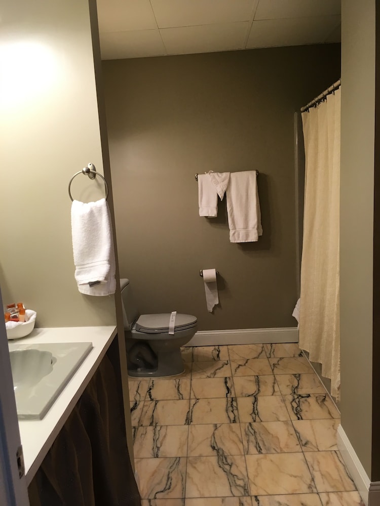 Colts Neck Inn Hotel 64/64