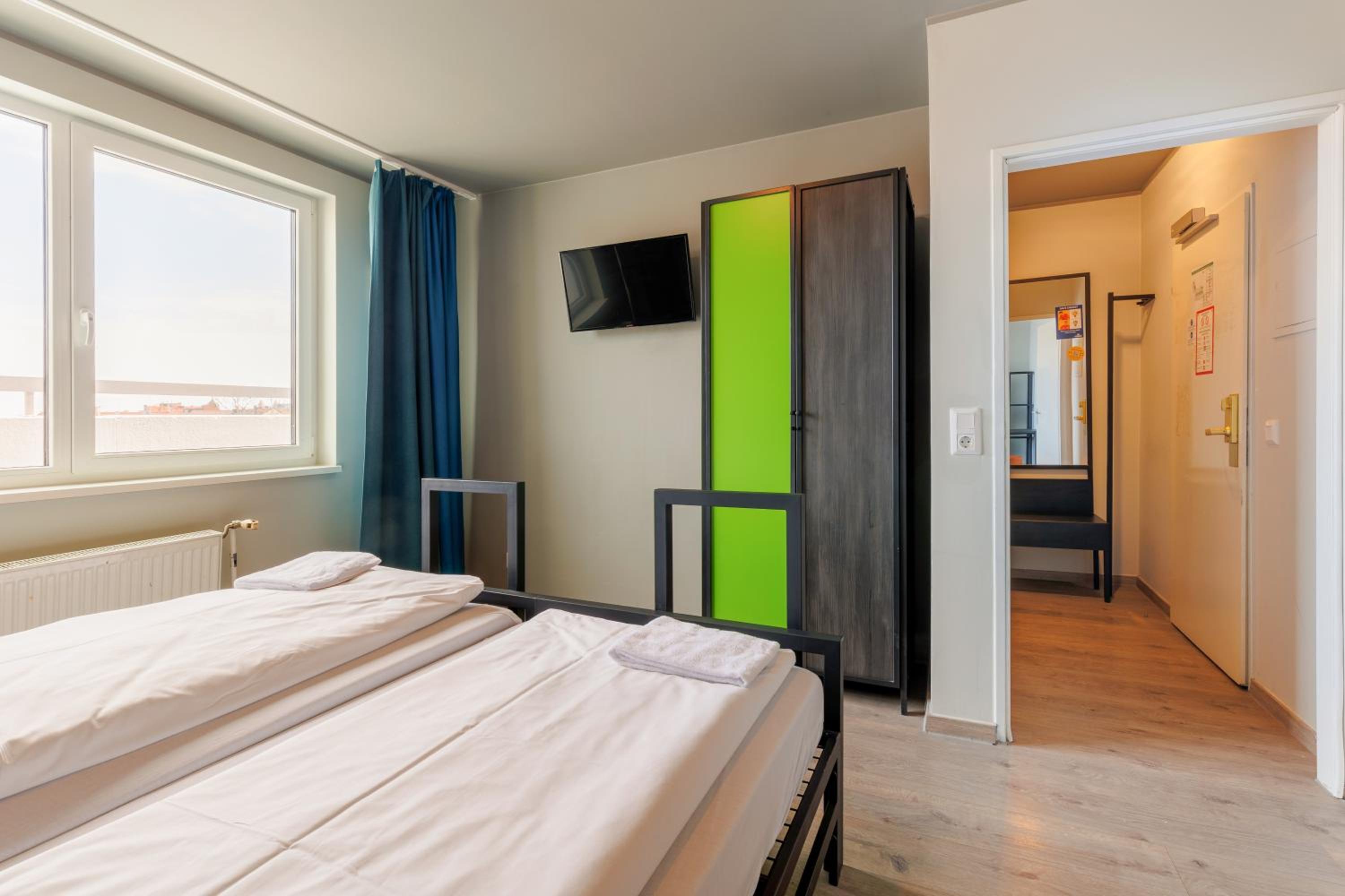 Room, Single