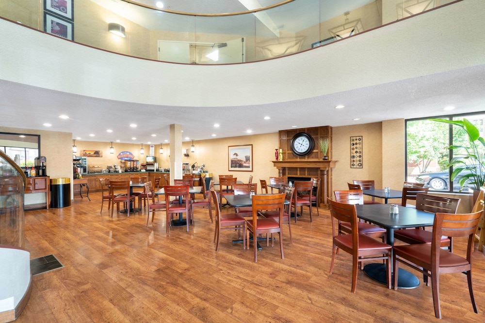 Baymont by Wyndham Knoxville/Cedar Bluff 40/59