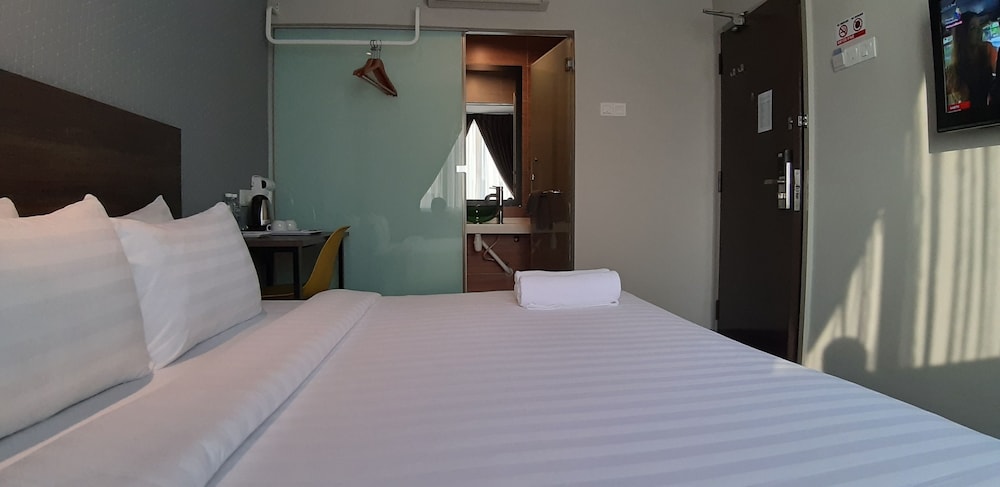 Miico Hotel Mount Austin 6/58
