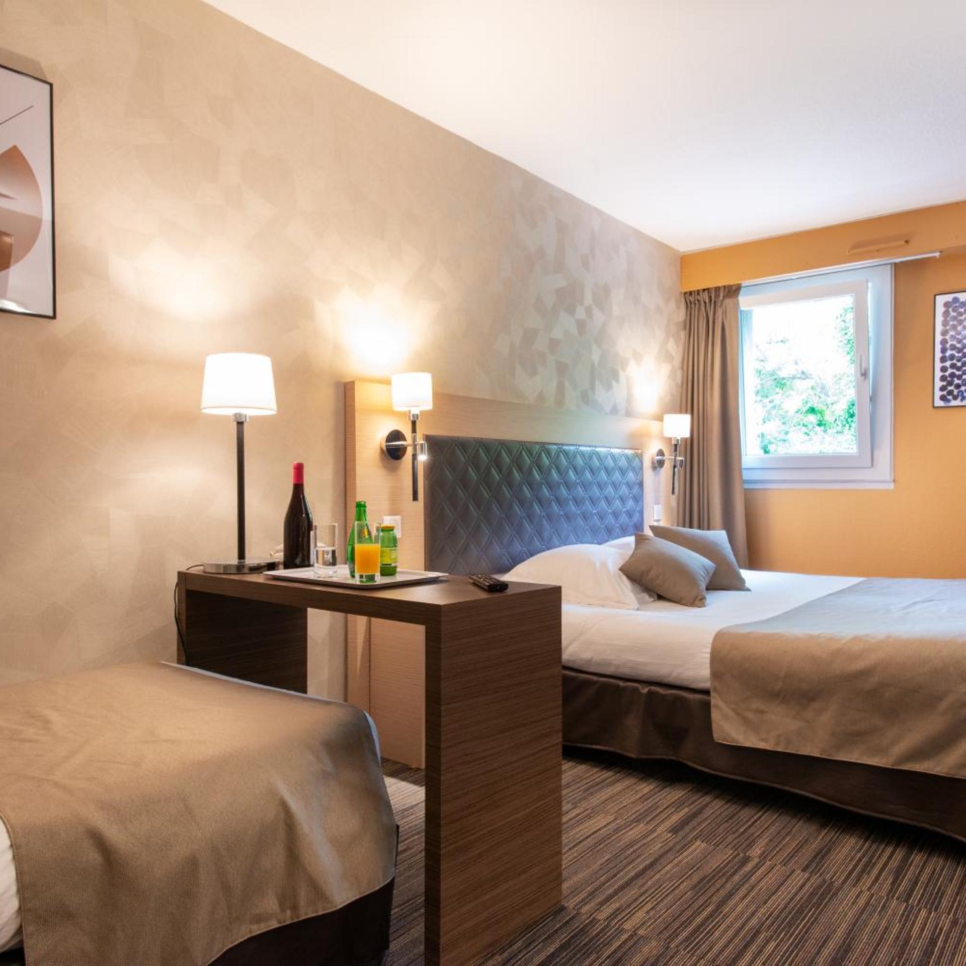 Room, Triple