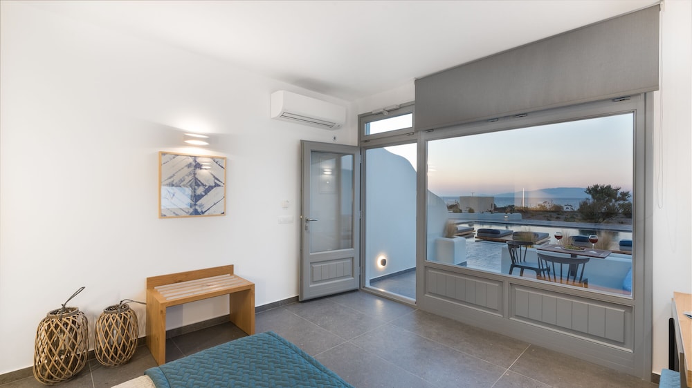 Volcanic Arc Santorini Suites 47/59