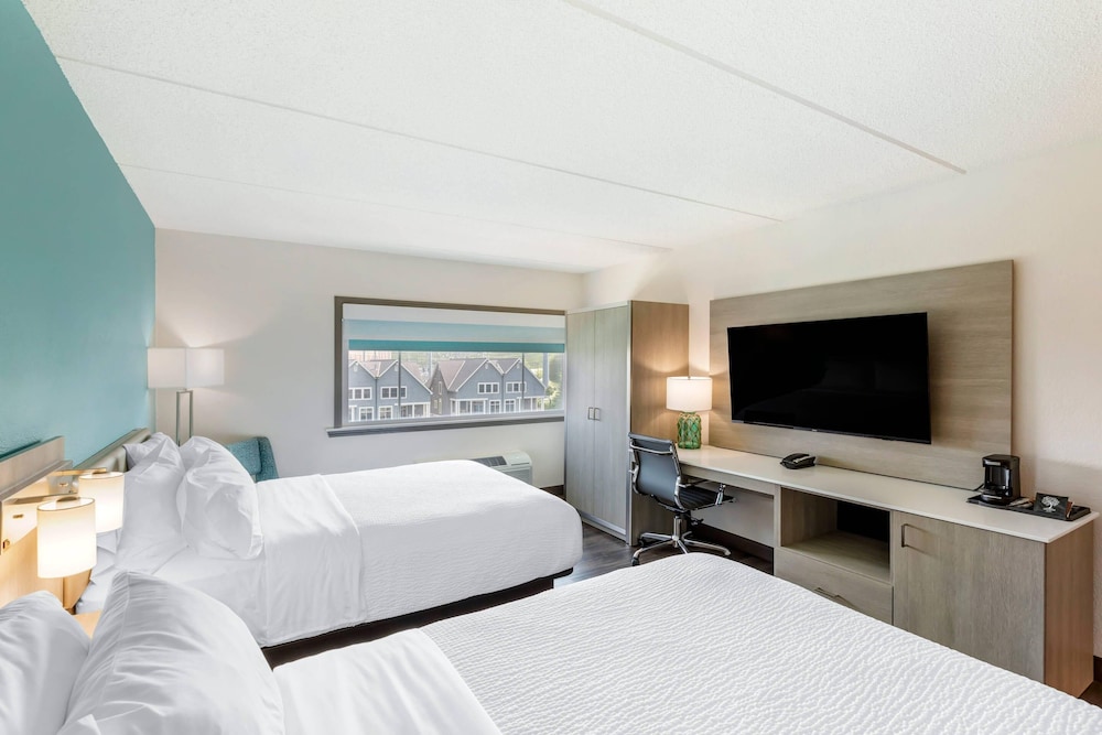 The Harborview, Ascend Hotel Collection 24/58