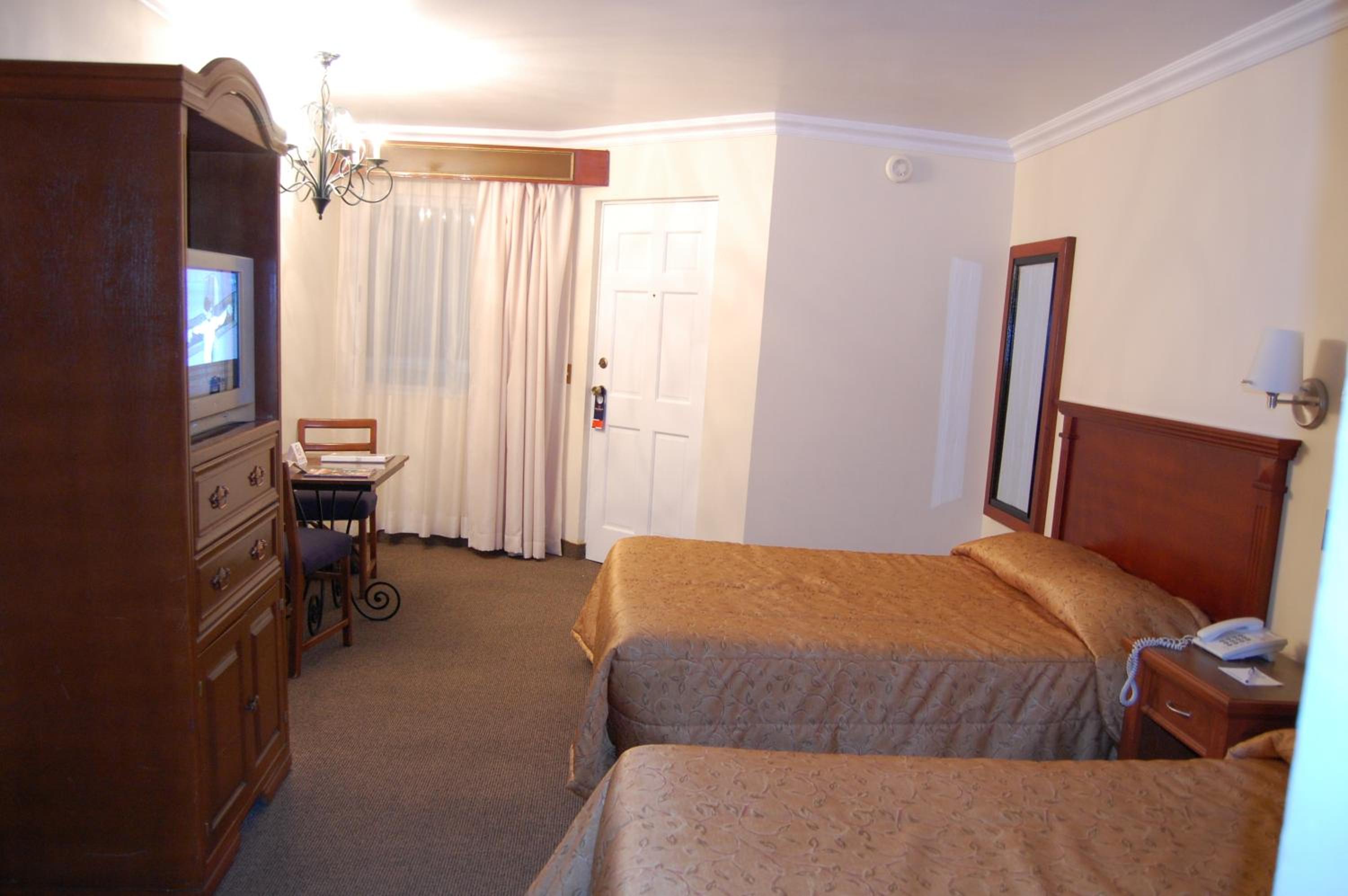 جناح جونيور، Hotel Real de Minas San Luis Potosi 6/6