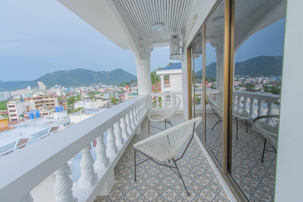RoomQuest the Peak Patong Hill 49/52