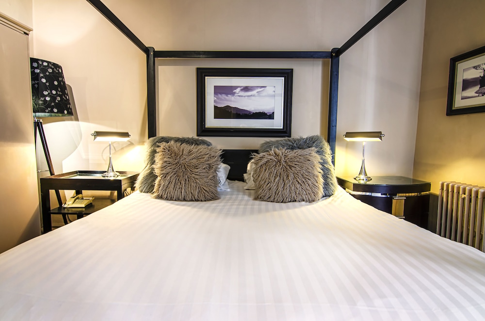 STRATHAVEN HOTEL 8/43