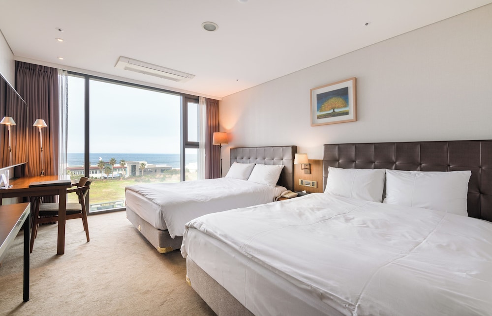 DELUXE, TWIN BEDS, OCEAN VIEW
